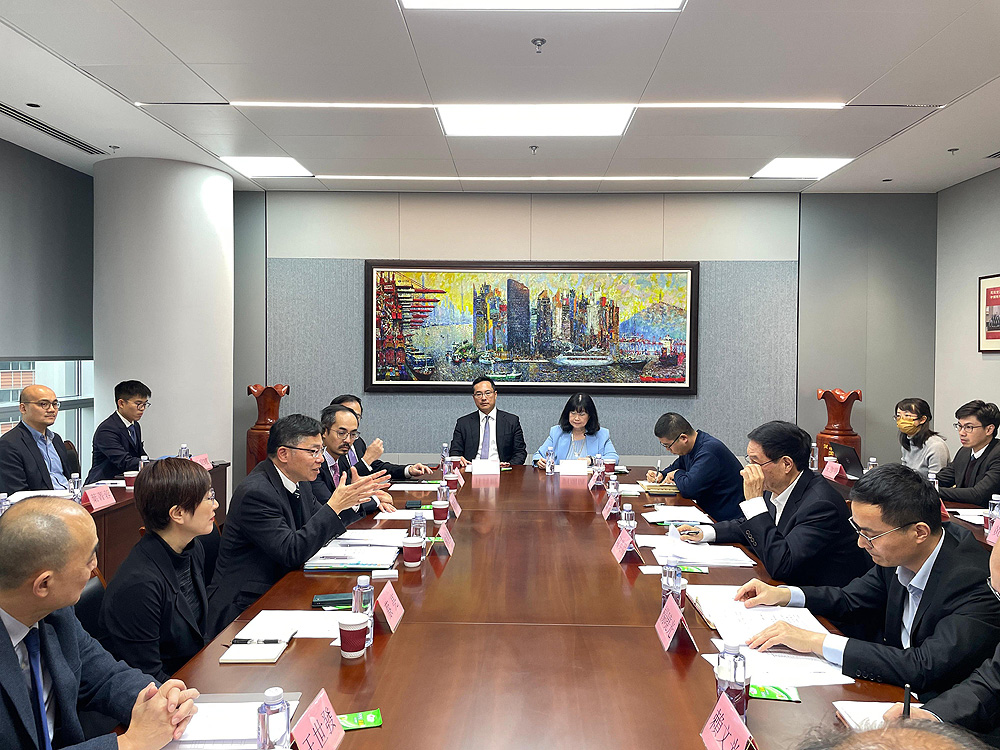 The Chairman of the Hong Kong Maritime and Port  Board (HKMPB) and the Secretary for Transport and Logistics, Mr Lam Sai-hung (third left), led a delegation comprising members from the HKMPB, the Marine Department, Invest Hong Kong and the Hong Kong Trade Development Council to visit Shanghai today (December 4), where they met with representatives of the China Ports and Harbours Association.
