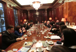 The Secretary for Transport and Housing, Professor Anthony Cheung Bing-leung (sixth left) and the Hong Kong Maritime and Port  Board (HKMPB) delegation meet with London Maritime Arbitrators Association to update them the latest maritime arbitration developments in Hong Kong.