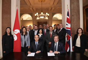 The Secretary for Transport and Housing and Chairman of the Hong Kong Maritime and Port  Board, Mr Frank Chan Fan (front left), Commissioner for Maritime and Port Development (middle of second row), Chairman of Maritime London, Lord Jeffrey Mountevans (front right), Minister of State at the Department for Transport of the United Kingdom, Mr John Hayes (second right of second row) take photo in the Memorandum of Understanding (MoU) signing ceremony with the Hong Kong and UK shipping communities.
