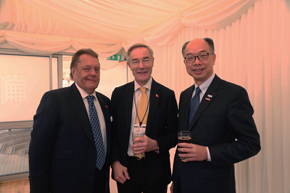 The Secretary for Transport and Housing and Chairman of the Hong Kong Maritime and Port  Board, Mr Frank Chan Fan (right) meets with the Minister of State at the Department for Transport of the United Kingdom, Rt Hon John Hayes MP (left) and Chairman of Maritime UK, Mr David Dingle (middle) at a reception organised by Maritime UK.