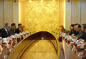 The Secretary for Transport and Housing and Chairman of the Hong Kong Maritime and Port  Board (HKMPB), Mr Frank Chan Fan, and the HKMPB delegation concluded their visit to Beijing on December 8. Photo shows Mr Chan (third left) meeting with the Vice Minister of the Ministry of Transport, Mr He Jianzhong (fourth right), to discuss co-operation possibilities in marine development between the Mainland and Hong Kong.